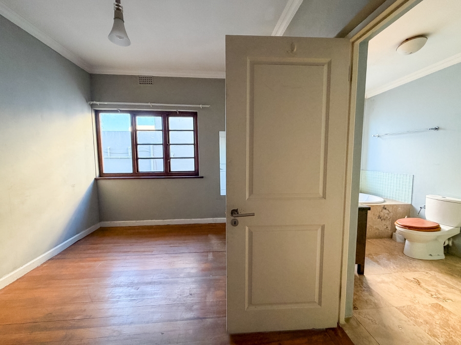 3 Bedroom Property for Sale in Vredehoek Western Cape